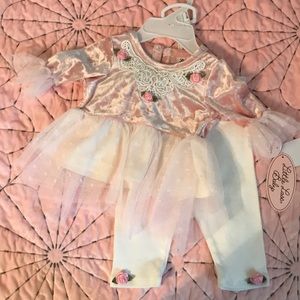 NWT Cute baby outfit